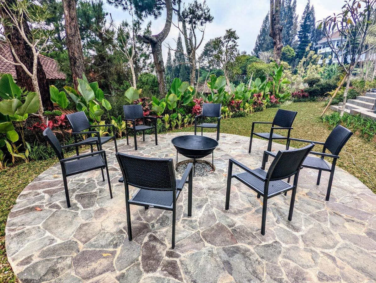 Cottonwood Exclusive Villa @Lembang Asri - Jacuzzi Playground Netflix Billyard Dış mekan fotoğraf