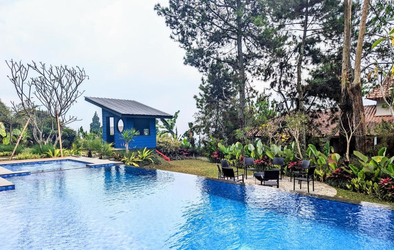 Cottonwood Exclusive Villa @Lembang Asri - Jacuzzi Playground Netflix Billyard Dış mekan fotoğraf